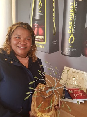 Oakhurst Olives 7 Carmelita Brink with her 2021 SA Olive Worker of the Year award